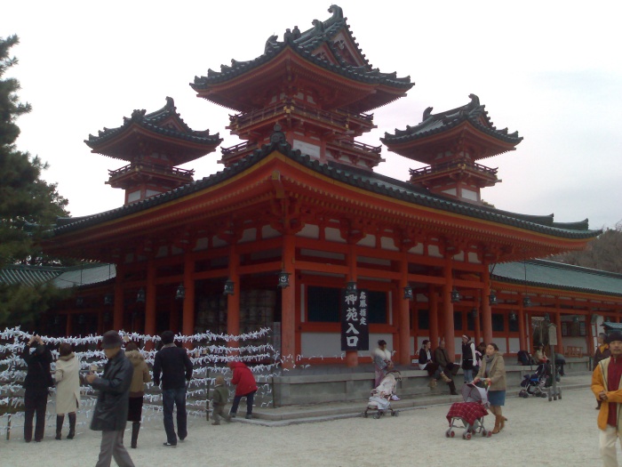 One of the many impressive buildings at the Heian-jingu shrine. This is only a two-thirds size replica of the original. Many people were visiting as part of their New Year celebrations.