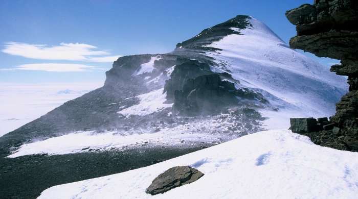 Blowing snow on the ridge leading to the summit of Sphinx.