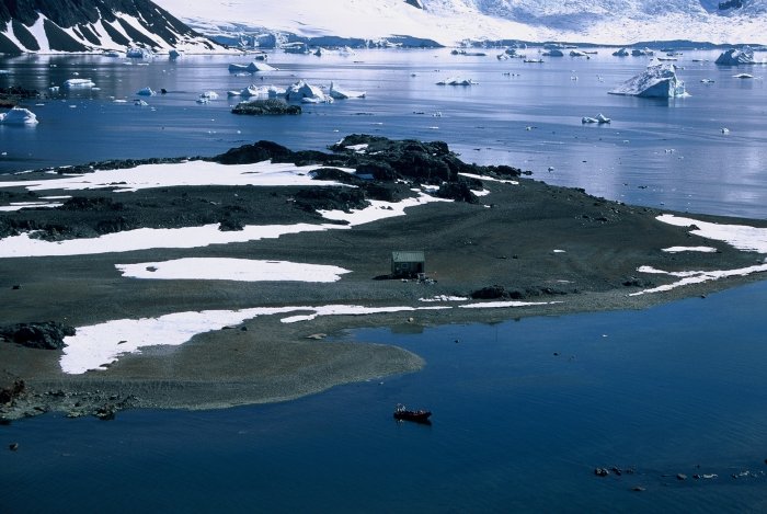 Stella (the dive RIB) moored in front of the hut on Lagoon.