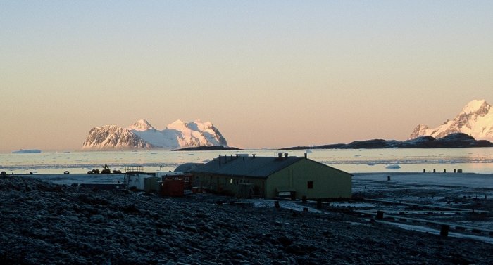 The Bonner Lab early in the morning towards the end of summer.