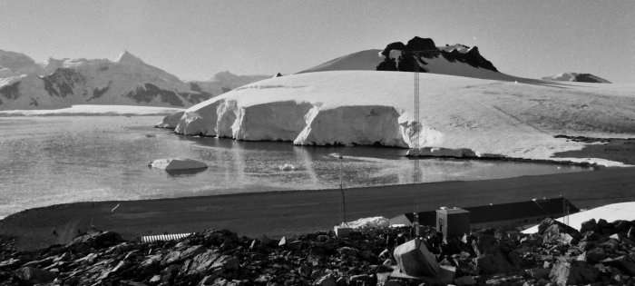 The northern end of the runway. The glacier rising up from it is the one we'd head up and then traverse across to get to the snow-boarding area.